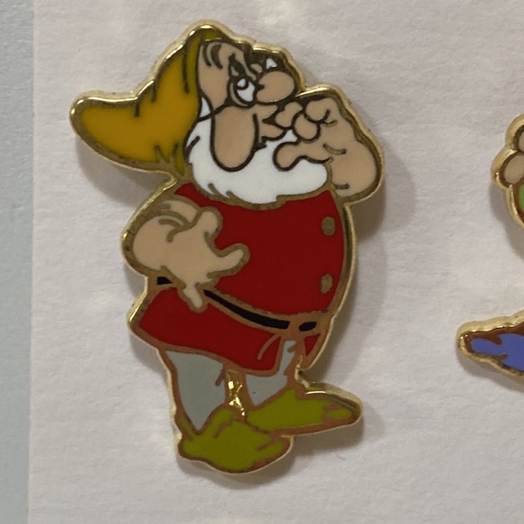 SNOW WHITE DISNEY PIN COMBO - Picture 9 of 16